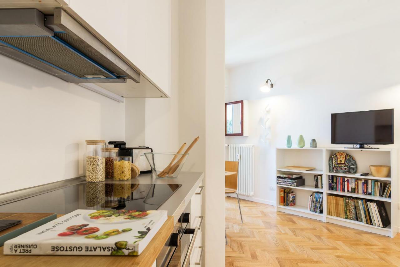 Joivy Homey 1-Bed With View Near Citylife Milano Esterno foto