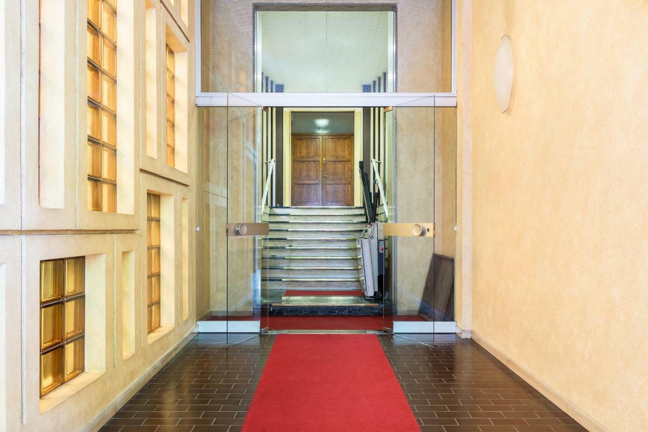 Joivy Homey 1-Bed With View Near Citylife Milano Esterno foto